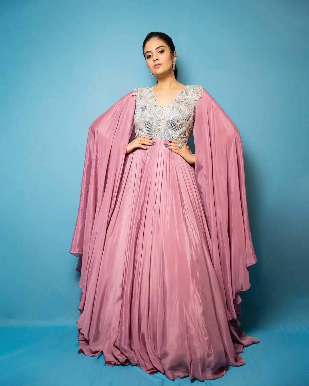 Gemini TV Anchor Sreemukhi in Long Pink Gown